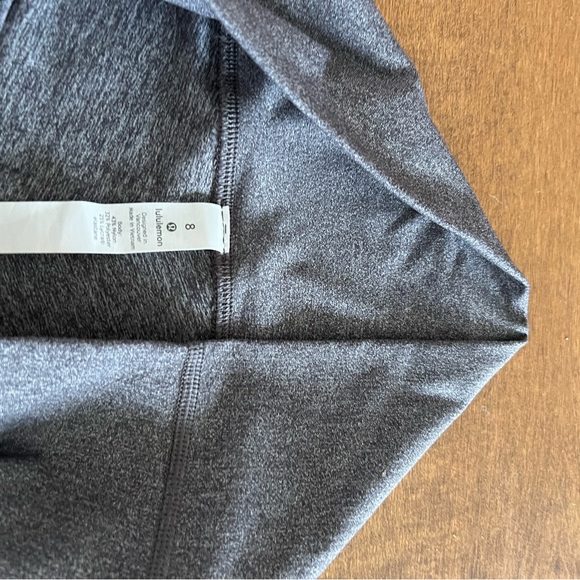 Like new size 8, 28” lululemon leggings in grey. Wunder under luxstreme - Picture 2 of 9